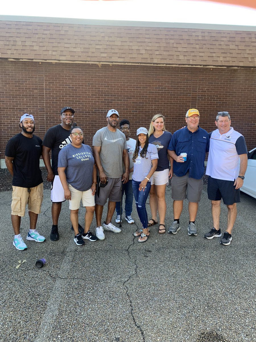 Parents of Players from Jackson for <a href="/GoChoctaws_FB/">Mississippi College Football</a> with <a href="/CoachJBland/">John Bland</a>. <a href="/DemahriW/">Demahri Wallace</a> <a href="/KhadenWalker10/">Khaden Walker💫</a> <a href="/BenPledger3/">Ben Pledger</a> Thank you <a href="/candis16/">Candis Bland</a> for the photo. #COTM
