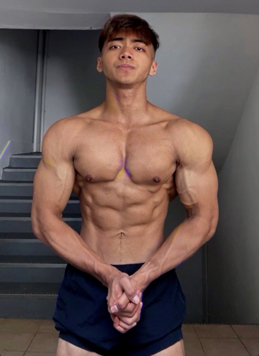 scrotalfemdom's tweet photo. #asian #asianguys #asianhunk #asianstuds #studs #hunks #jock #muscle #muscular #biceps #abs #fitness #asinamen #men https://t.co/Yt9CzDW9c4