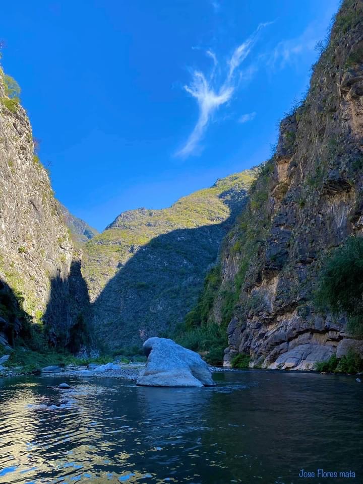 viajaencortomex's tweet photo. 💦 Excelente Sábado, quizás no lo sabías pero Ojo de Agua en #Xichú es el destino perfecto en #Guanajuato para desconectarte del trabajo, la rutina y disfrutar de un #FelizSabado 💆🏻‍♀️  #ViveGrandesHistorias

📸: Juanjo Menta / José Flores https://t.co/zA6RIInxUc