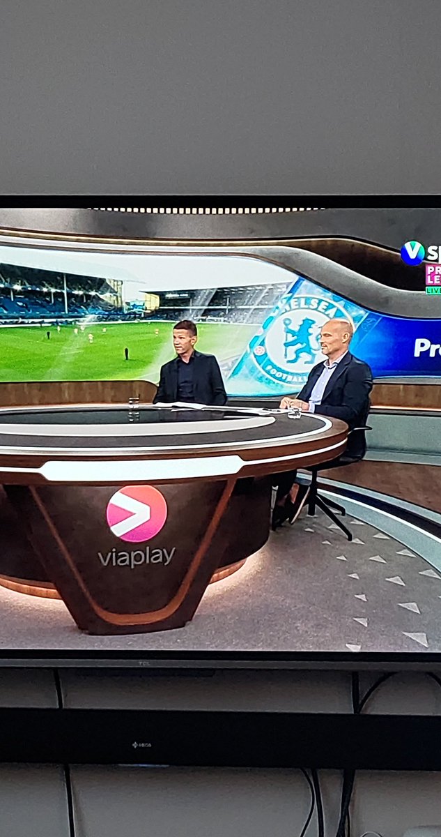 RasmusAnker's tweet photo. Artig at Joachim Jönsson får fortsette i studio med jobb i VIF 😏 #viaplaypl https://t.co/div25umcKA