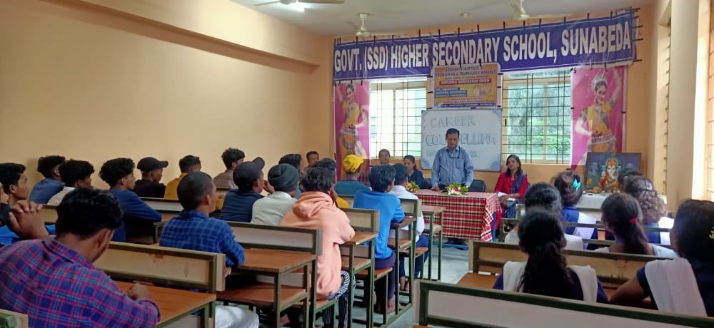 DwoKoraput's tweet photo. Career Counseling in remaining 22 SSD HS/HSS of 7 blocks conducted successfully emphasizing on continuation of study promoting girl child education for min next 5 years after 10th/ 12th with opting right career path in support of @deexkoraput. @dmkoraput @stscdev @GuhaIas https://t.co/WhSkjHpMND