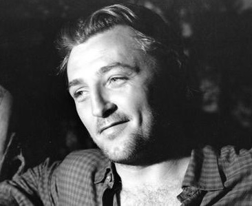“He’s a fine actor & an intriguing man, with so many sides to him. He has that smooth, masculine surface - seemingly without a care in the world - yet [with] an underlying sensitivity & intelligence.” — Myrna Loy, on Robert Mitchum - born August 6, 1917.

#BOTD #RobertMitchum