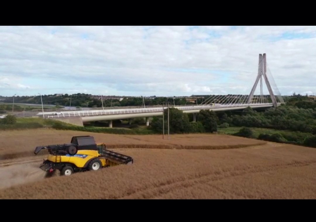 Last of the oilseed rape wrapped up today #whytebros 😀