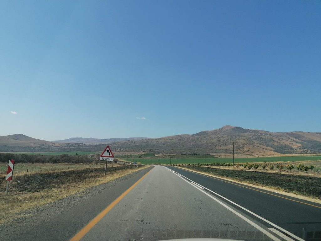marcmolas's tweet photo. Conduir per l’esquerra, tota una aventura! De camí cap al Parc Nacional Kruger de Sud-àfrica! 🇿🇦 https://t.co/gldypkvV3a