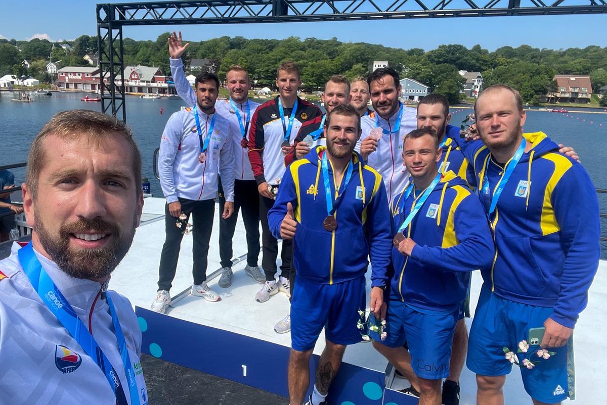¡¡¡Campeones del Mundo!!!

🥇🇪🇸🥇🇪🇸🥇🇪🇸🥇🇪🇸🥇

No puedo estar más contento e ilusionado con este resultado. 
Mañana a la misma hora 11:19h, me toca pelear por el k1 200m. 
¡A por el último empujón