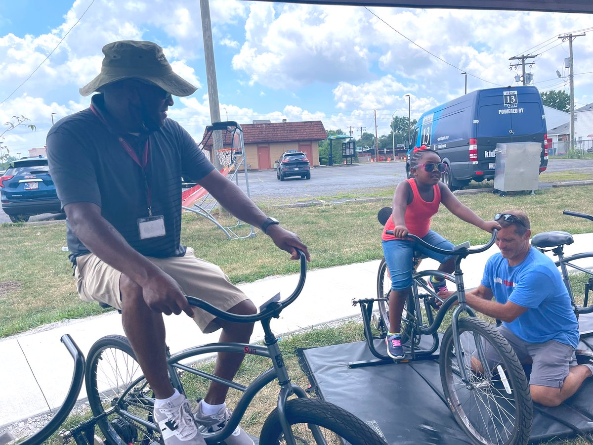 DrHenderson1914's tweet photo. We're having a great time at the #FarEastsideFestival ! Come see me at the @TindleySchools table ! #ChooseSummit https://t.co/tkgNN1wzew