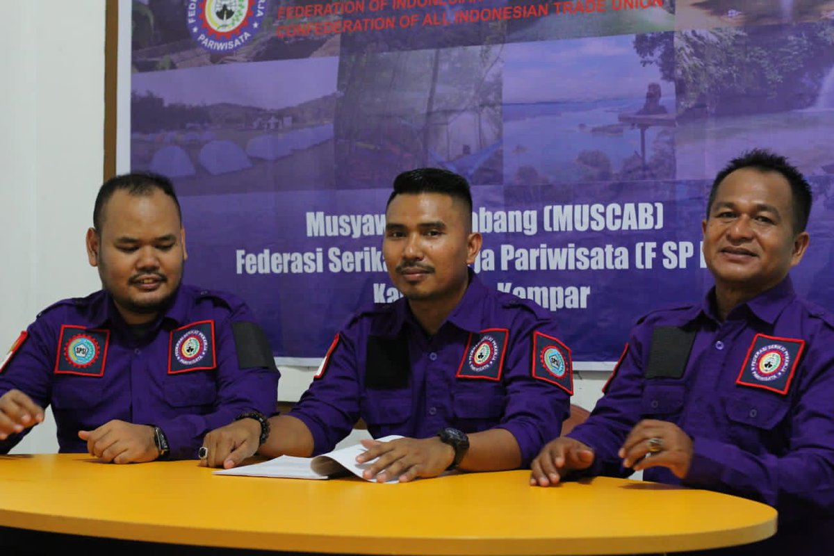 fsppar's tweet photo. Proses Berjalannya MUSCAB @fsppar @KabupatenKampar dipimpin oleh Pimpinan Sidang I Budi Nuari Perdana, Pimpinan Sidang II Diaz Bagus Amandha, Pimpinan Sidang III Herman. Sidang berlangsung kondusif dan khidmat hingga berakhir. #muscab #fsppar #fspparkampar #wisatakampar #kampar https://t.co/UQhgd5ad1i