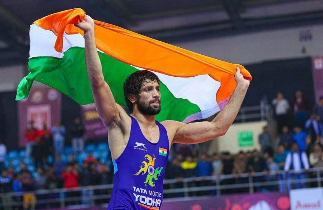 virendersehwag's tweet photo. A hattrick of Wrestling Gold 🥇 for India again with #VineshPhogat , the brilliant #RaviDahiya and  #NaveenKumar bringing glory to the nation. Congratulations to the champs. All eyes on the Hockey team. #CWG2022 https://t.co/3EOFN4Z3jc