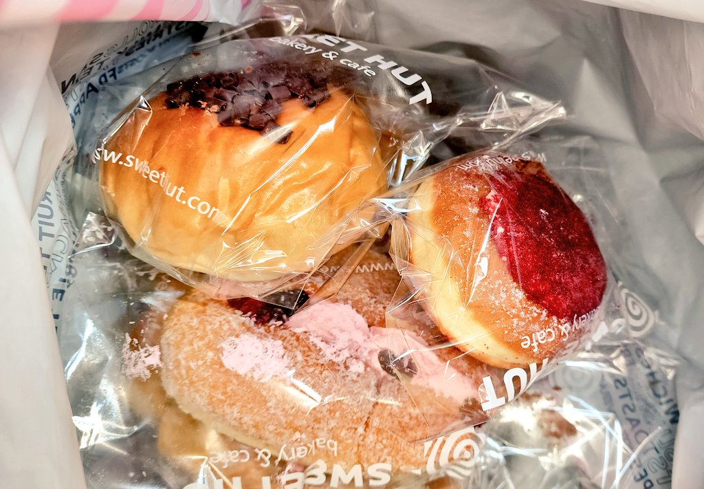 EienAi's tweet photo. Mmmm #SweetHut run. https://t.co/LIBR6ZbYNT
