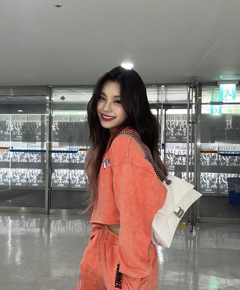 hyjthinker's tweet image. she looks so good hello