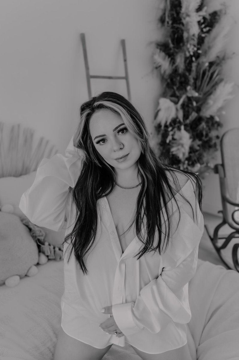 brittanyxbryson's tweet photo. felt pretty might delete later https://t.co/Y7G1T684LK