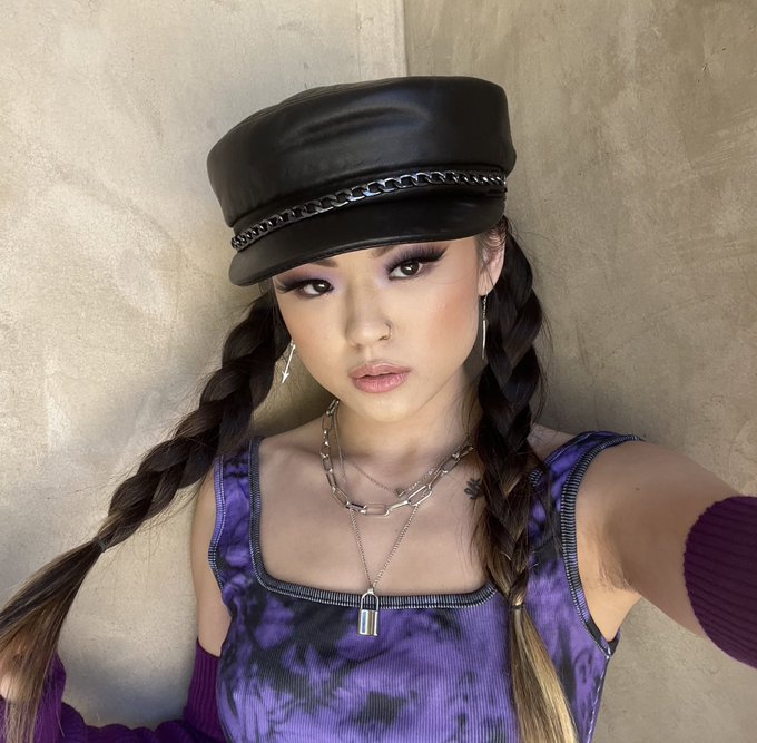 the hat stays ON during sex !! https://t.co/wV3SCpx24y