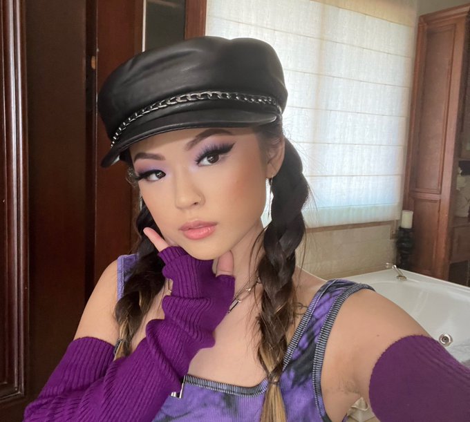 the hat stays ON during sex !! https://t.co/wV3SCpx24y