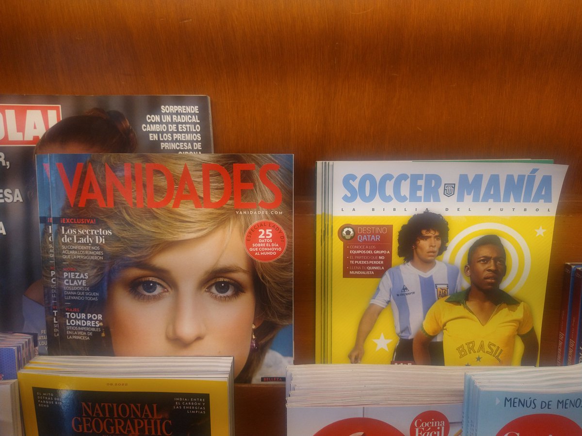 tantitamadre's tweet photo. Esta foto es de ayer, año 2022 pero bien se pudo haber tomado en 1985.
Lady Diana
Maradona
Pelé
#80sweekend https://t.co/Fh9AxvTLmY