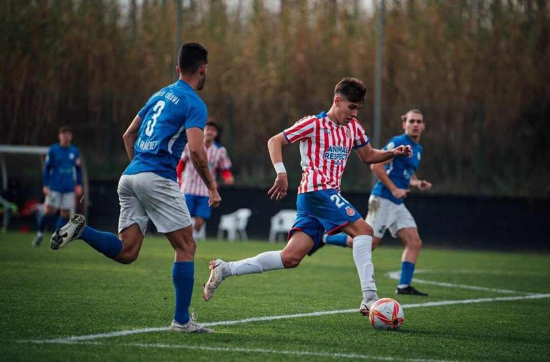 ArnauRubirola's tweet photo. 🕛 | El Girona FC cede al centrocampista del filial Mateo Enriquez (20) al CF Badalona Futur (2a RFEF).
#CedidosGFC #FutbolBaseGFC #FilialGFC 🔴⚪ https://t.co/xWqznbBjRa