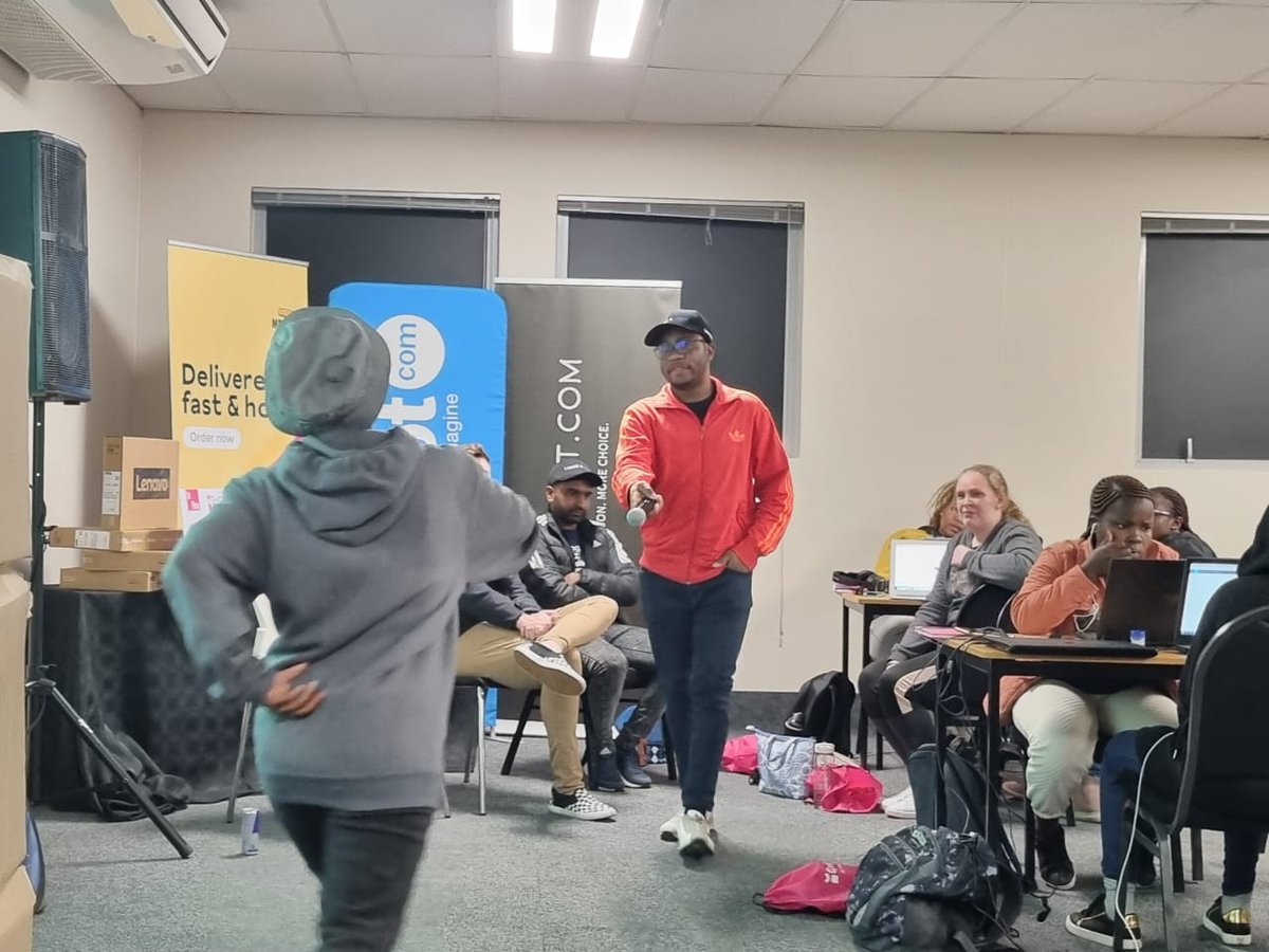 GirlCode👩💻 tweet media