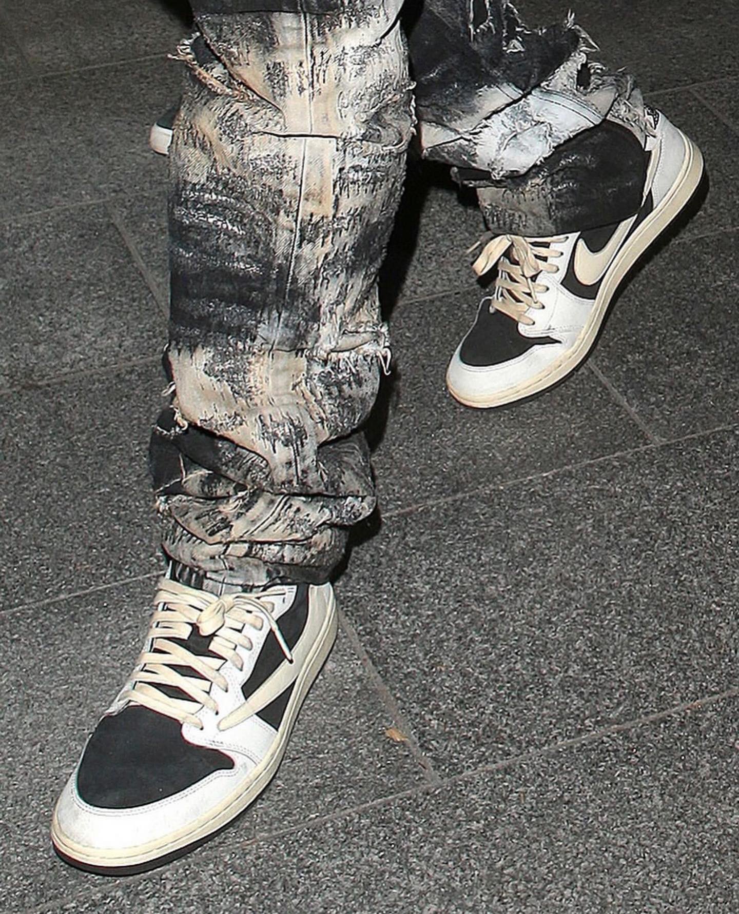 travis scott jordan 1 twitter