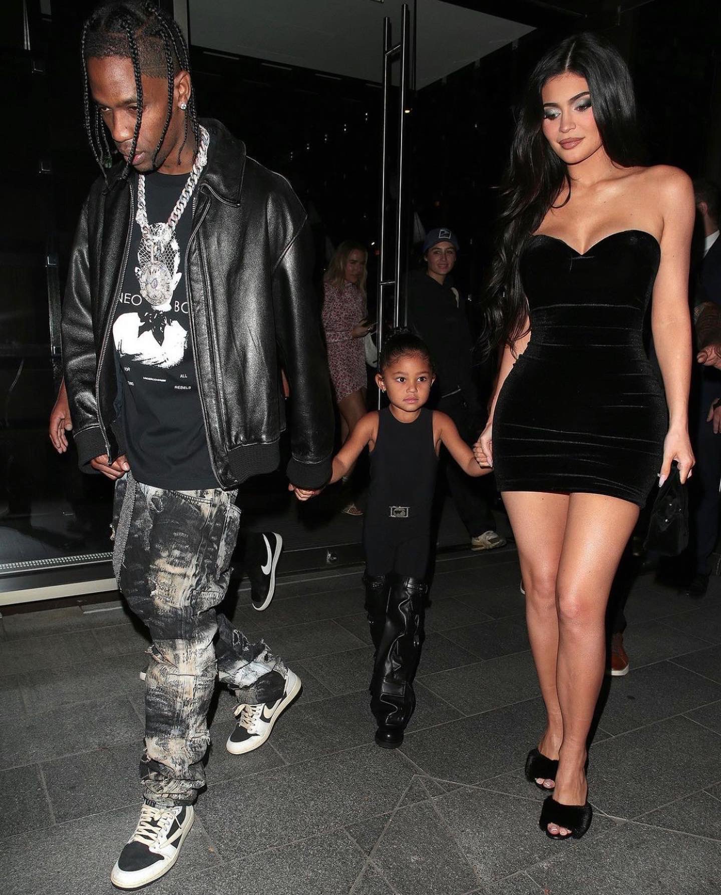 travis scott jordan 1 twitter