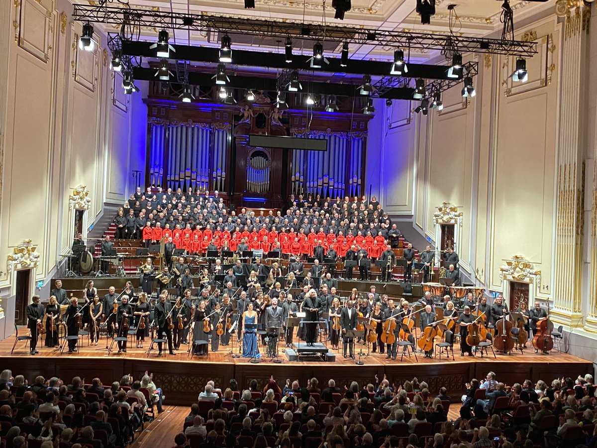 What a fab opening concert for <a href="/edintfest/">Edinburgh International Festival</a>’s 75th anniversary. Gloriously exuberant, roof-raising perfs of Pines of Rome &amp; Carmina Burana by <a href="/BBCSSO/">BBC Scottish Symphony Orchestra</a> EIF Chorus &amp; NYCOS National Girls Choir &amp; soloists