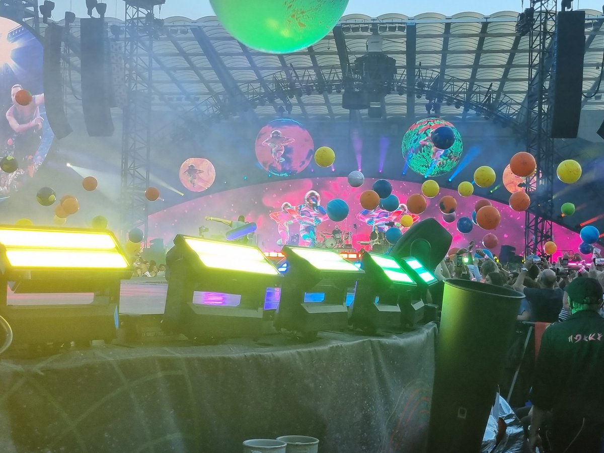 shivering__gold's tweet photo. Would it truly be a Coldplay concert if I didn't post the balls #balls #AOAL ❤️ https://t.co/nRS9U4yLwP