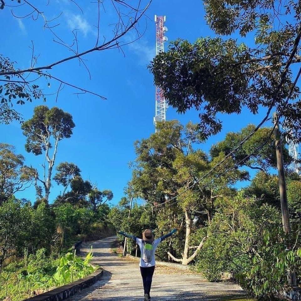 lokalisstay's tweet photo. Tarikan menarik di Pulau Pinang.

Lawa tempat ni. Kalau pergi masa sunset lagilah cun. Hangpa boleh layan sunset sambil ambik gambar. Kaki-kaki suka bergambar tu sesuailah mai layan healing tang ni. 😍

📍Bukit Genting, Pulau Pinang

https://t.co/VoLg1kEVMj https://t.co/T5L1Ydv5zh