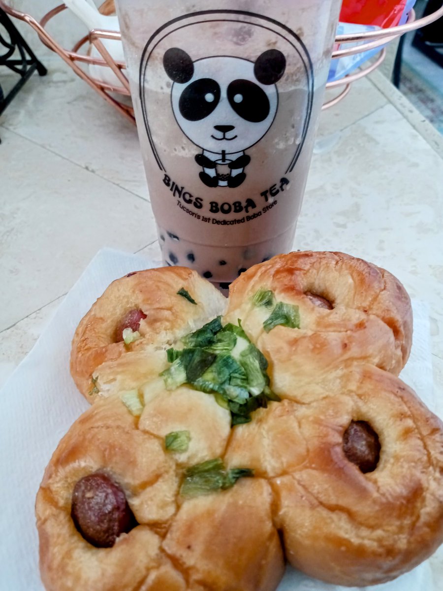 TajaVIOLET's tweet image. Afternoon snack 🧋
#bobatea 
#asianbakery 
#afternoonsnack 
#SaturdayVibes 
#queenienaturals👑
#queenielife👑