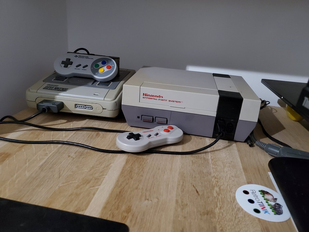 Oopla_sr's tweet photo. Voici mes nouveaux joujoux pour la rentrée :) Prêt pour les prochains tournois: Big20 et Super Smash TV !!!
Demain je reprends le stream avec l'analyse de la liste du big20 et quelqued runs pour se remettre dans le bain. https://t.co/92bzIBrbA9