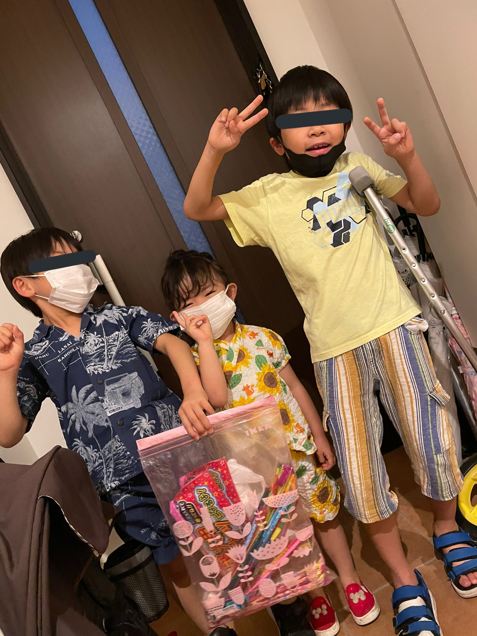 バンビ おはよーございます 昨日は保育園のママ達と公園で花火を 都内 は公園花火 は申請が必要で前々から準備を 途中警察に通報され がきたけれど申請を確認して退散 ふぅ そう考えるとベランダbbqとかも申請必要なのかしら 火を扱う