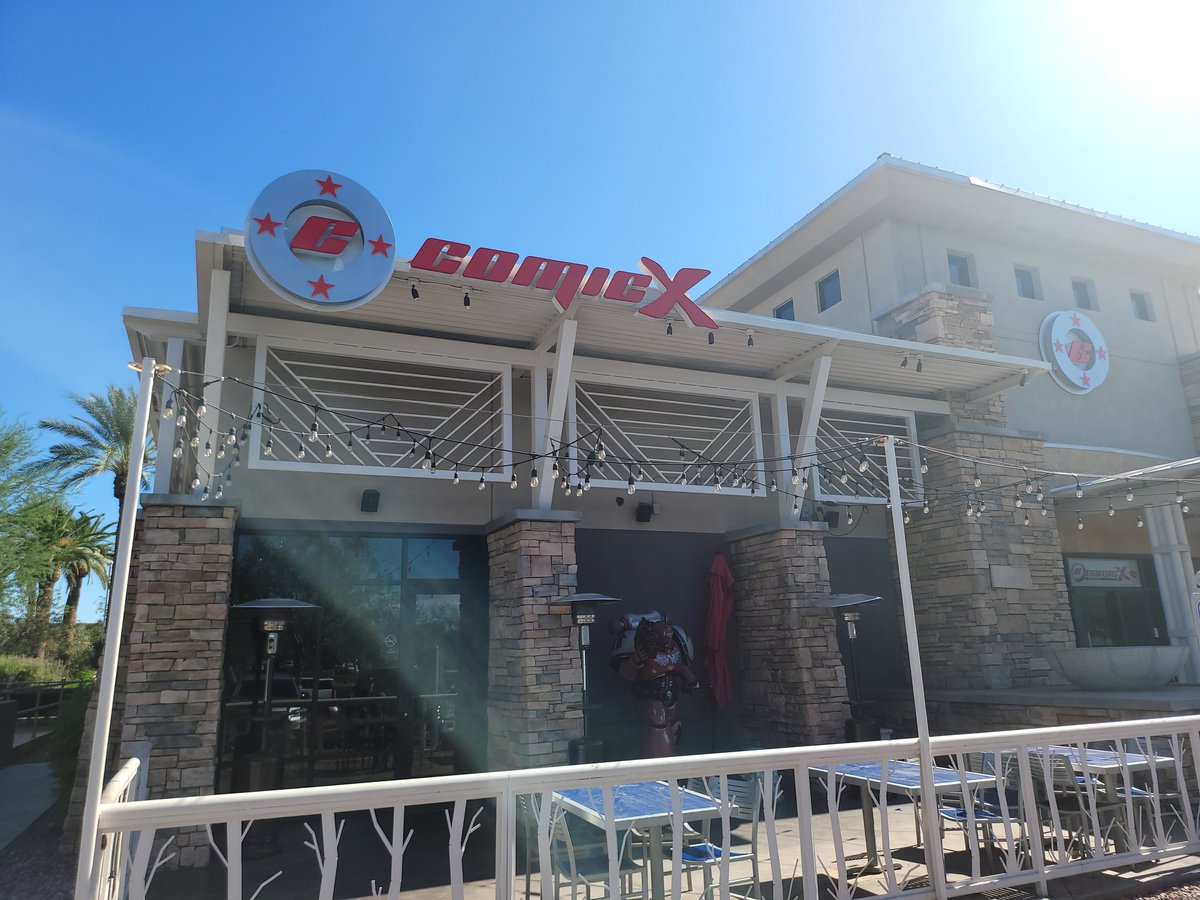 truethreat16's tweet photo. If your in the Phoenix, AZ Area check this place out. Your can eat amazing food, have some adult beverages and buy collectibles. #veve #vevefam #VeVeCommunity #VeVecollectibles #VeVexDCon #comicx https://t.co/rOi5aM0Fhq