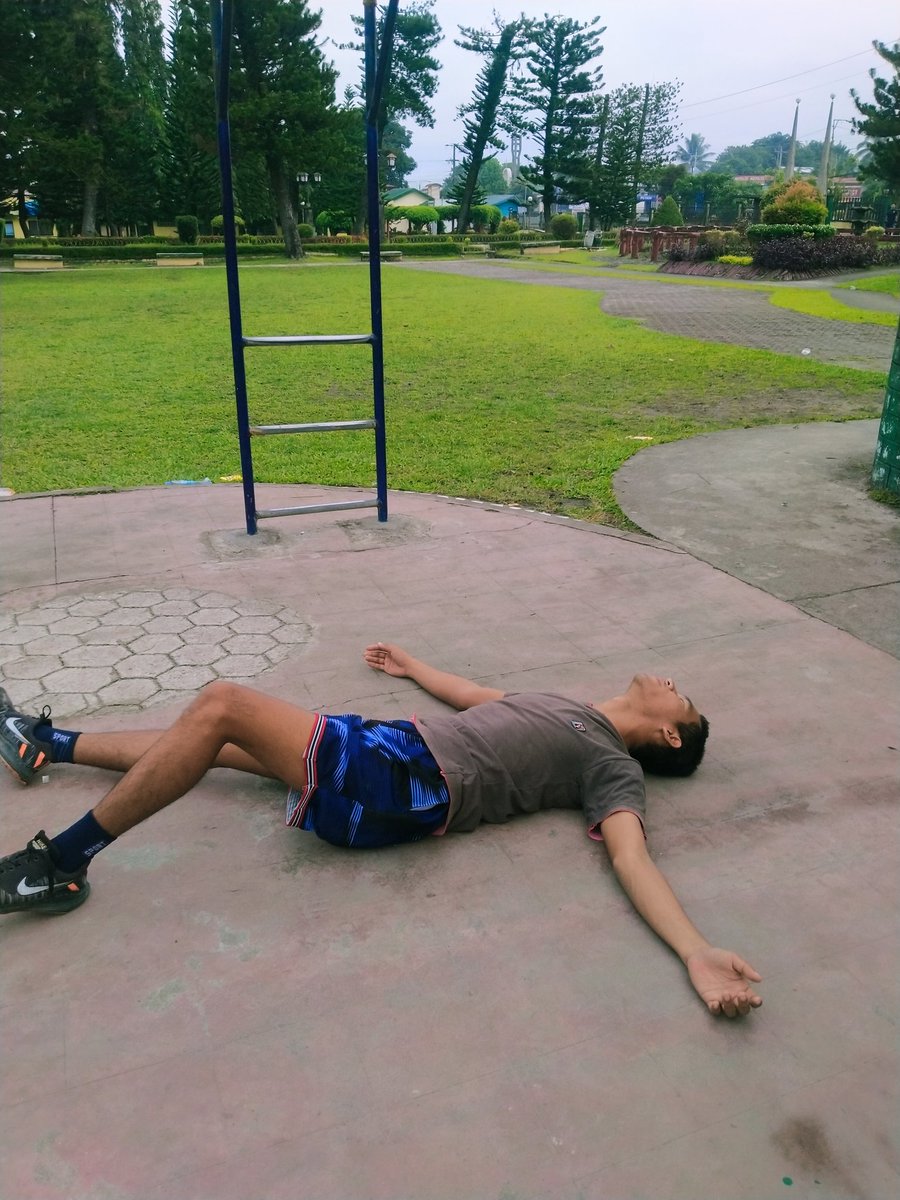 Makinggg_'s tweet photo. If you can't do this how can you maintain your physical fitness test. https://t.co/t72ZLWWkl3