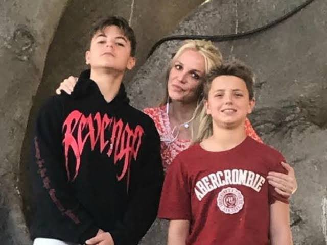shedlightonitx's tweet photo. #BritneySpears is a proud mother of her two boys. Shame the father of her children has taken to slander and shame her in recent interviews. Shame on Kevin Federline for even doing a paid interview to get money off the back of Britney! https://t.co/7mSFaHWfNJ