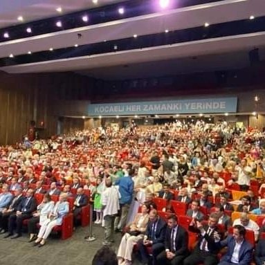 ÜMMETİN LİDERİYLE 
TOPLANTIMIZI İCRA ETTİK.❤
 Cumhurbaşkanımız Sayın Recep Tayyip Erdoğan, 10.Açılış Bayramı’ndan sonra il ve ilçe yöneticilerimiz, meclis üyeleri,Gençlik Kolları,Kadın Kolları, mahalle başkanları ve istişare kurulu ile bir araya gelerek bizleri onurlandırdı.🤲