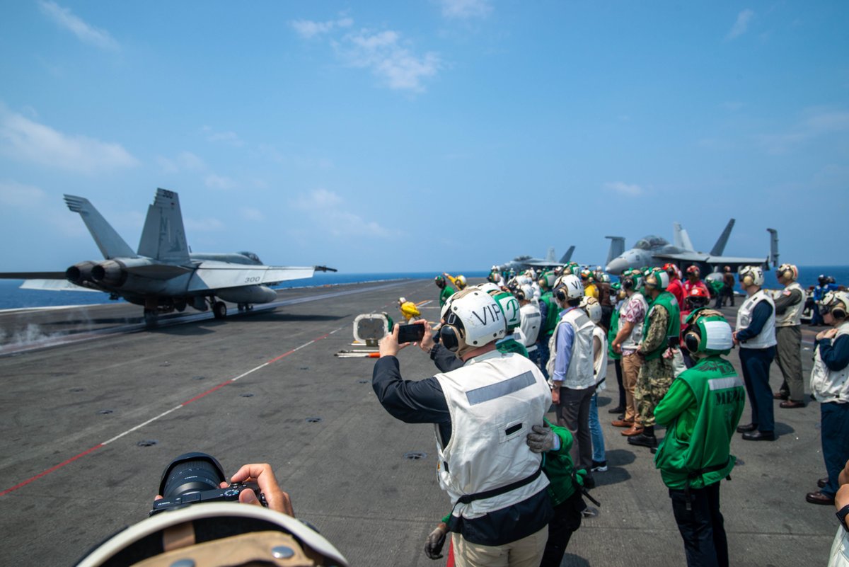 US7thFleet's tweet photo. #CTF70 conducted flag talks aboard the @USNavy's @Gipper_76 with their counterparts from @jmsdf_pao_eng in the Philippine Sea, Aug. 5.
@ModJapan_en @USPacificFleet #InternationalbyDesign #US7thFleet #FreeandOpenIndoPacific
Read the full story here:
https://t.co/xjalzlA6qW https://t.co/E3LIl6E3CU