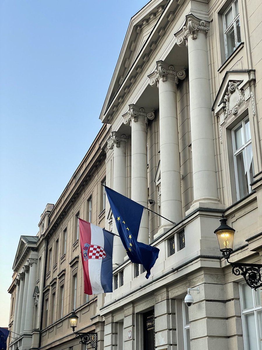abadi1994's tweet photo. ببدأ ثريد سفرتي 🧳 ✈️ الى دولتين في أوروبا 🇭🇷 🇨🇿 ، دولتين كل واحدة منهم لها ميزاتها و واجوائها وبنفس الوقت يتشابهون في بعض الاشياء. 

تفاصيل الرحلة كالآتي: 

عددنا كان شخصين مع احد رفقاء الدرب منذ زمن 🕵🏻‍♂️. https://t.co/bM2I76gHB9