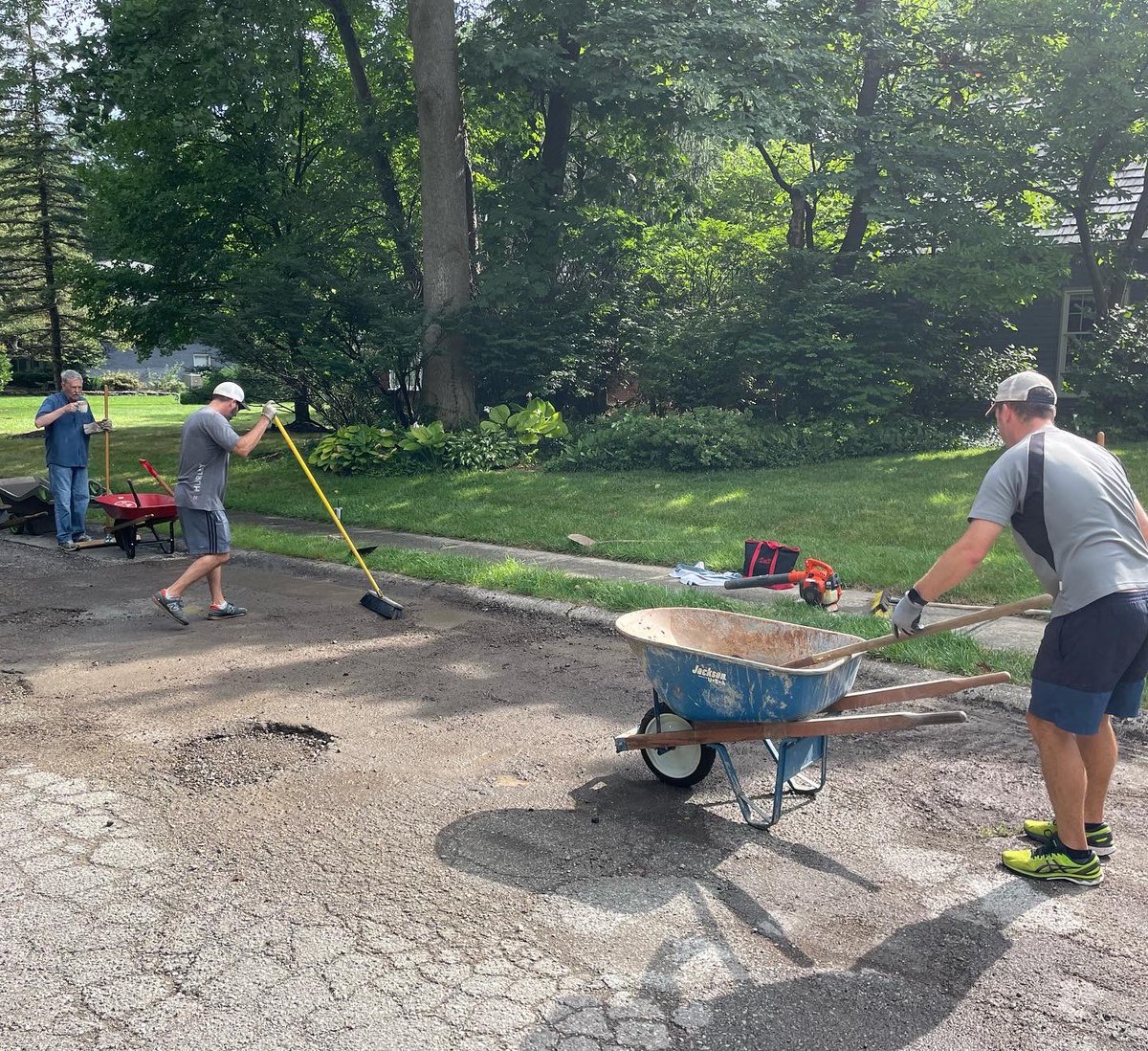 Jaysonparker's tweet photo. The Boys in the Hood came out in force to fill potholes since @IndyDPW can’t seem to find the time. I ❤️ The PC! @IndyMayorJoe #PickwickCommons https://t.co/Fz8OtudNga