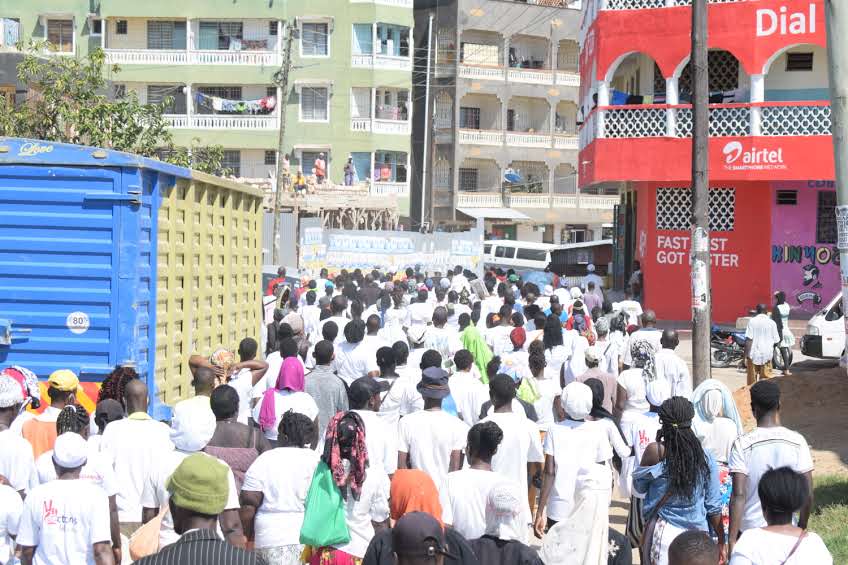 Geofjakababa's tweet photo. Peace is not the way it's the only way✌️
#TusibleedNdioWaLead
#KuraBilaNoma
#AmaniNiMimiNaWewe
#YouthNaplanke
@UzalendoI @amnesty @BBCBreaking @Clint_ndege @PwaniYouth @siasaplace @IEBCKenya @NYC_YouthVoice @YEDNetworkKe https://t.co/jBcPf3mVoZ