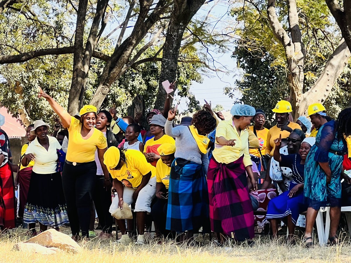 Cde_Ostallos's tweet photo. In Glenorah, Harare province we joined Citizens to celebrate the victory we gained in the just ended byelection. In March Hon @wchikombo Cllr @herbert_gomba ans Cllr Runyowa emerged victorious 
We never take for granted the trust bestowed to us as CCC. 
Thank you Glen Norah https://t.co/RXD0XTKUyE