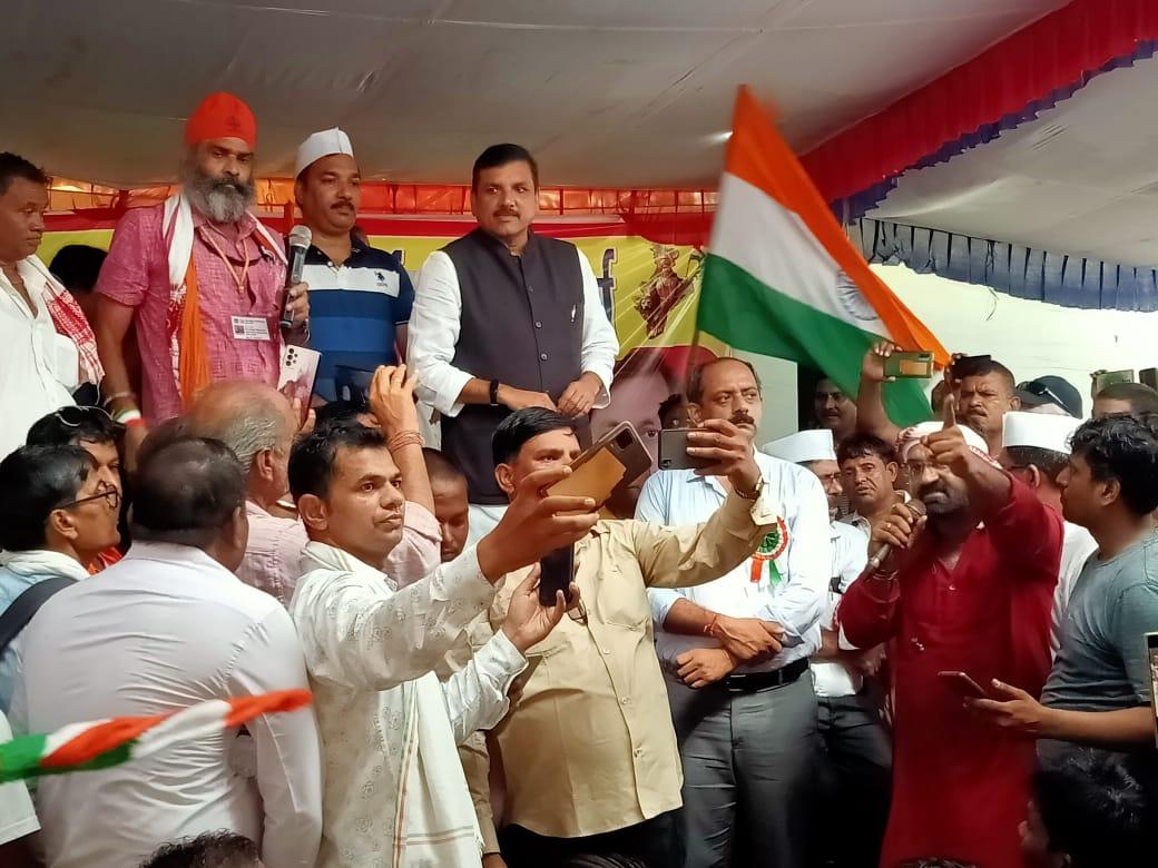 rpandey578's tweet photo. @PMOIndia @RahulGandhi @SanjayAzadSln @rashtrapatibhvn 
#JusticeForSaharaIndiaInvestors 
#पहले_भुगतान_फिर_मतदान 
#चौकीदार_चोर_है
#सुब्रतरॉय_सहारा_पैसा_दो_हमारा
#जंतरमंतर पर हो रहे धरना प्रदर्शन को केंद्र सरकार हल्के में न ले यह मुद्दा देस के 20 करोड़ लोगो से जुड़ा है https://t.co/VHeAKVMGJ2