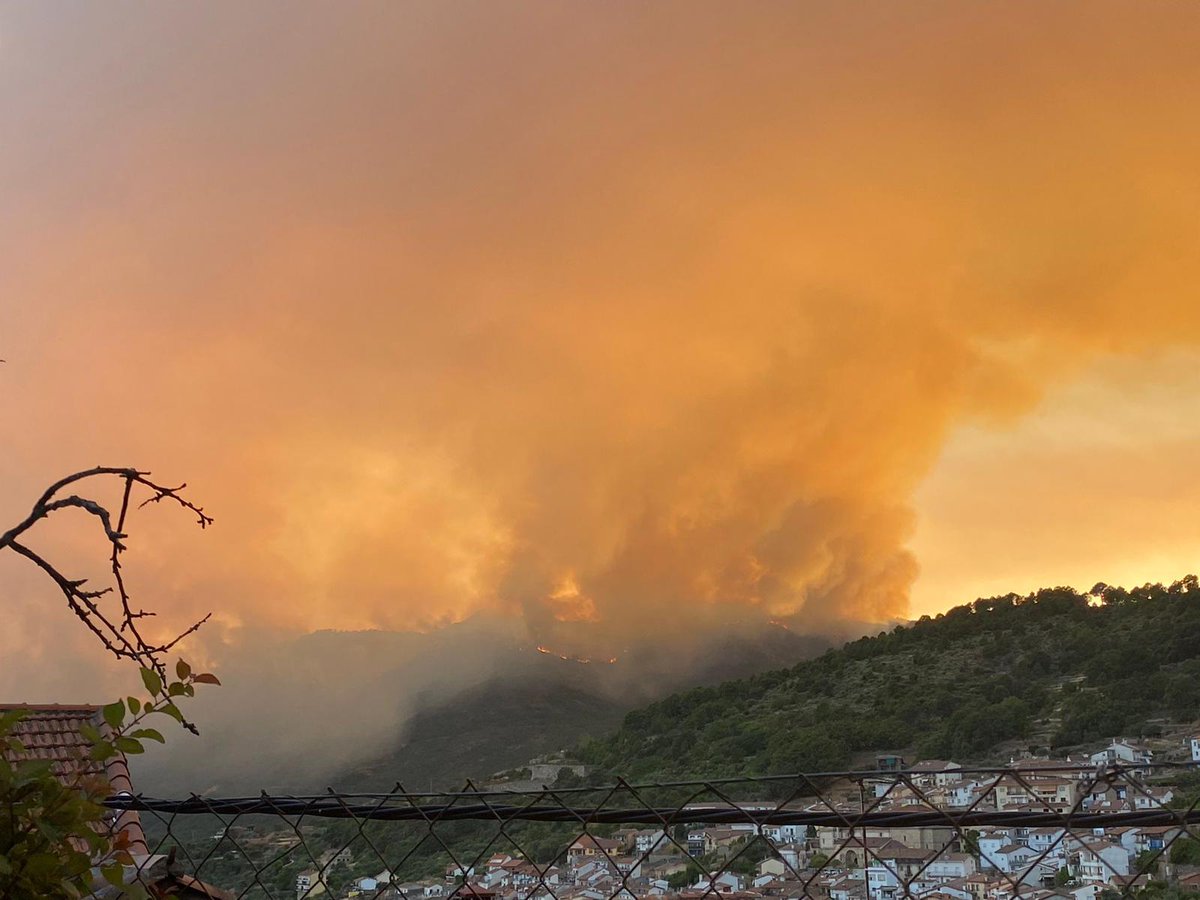 MiguelGD83's tweet photo. Se os tiene que caer la cara de vergüenza @alferma1 @jcyl después de 3 grandes incendios aquí tenemos el 4,esto es un desastre!!!
#PedroBernardo 
#IFSantaCruzDelValle https://t.co/gQgYviVSpp