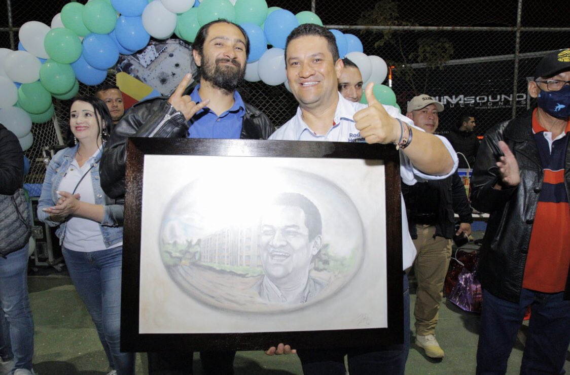 OspinaSanti's tweet photo. Gracias por el reconocimiento   al concejal @JhonatanV2020  y su grupo, la amistad es un camino largo y lleno de momentos gratos, de glorias, incluso derrotas , pero lo amigos simpre estan presentes, gracias  por reconocer la labor del alcalde  @Rodrigohal un hombre grato y amigo https://t.co/CRLkgSH58H