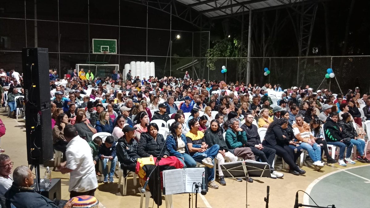 OspinaSanti's tweet photo. Gracias por el reconocimiento   al concejal @JhonatanV2020  y su grupo, la amistad es un camino largo y lleno de momentos gratos, de glorias, incluso derrotas , pero lo amigos simpre estan presentes, gracias  por reconocer la labor del alcalde  @Rodrigohal un hombre grato y amigo https://t.co/CRLkgSH58H