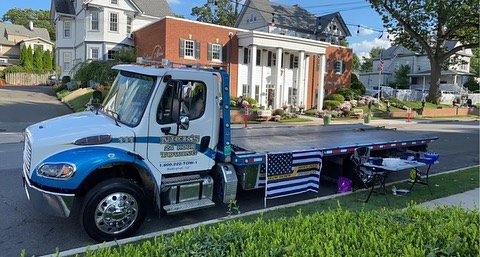 NicksTowingServ's tweet photo. National Night Out, on August 2nd, in Rutherford was a huge success. Thank you to the @RutherfordPDNJ  for a tremendous job organizing everything. We were proud to participate.
#communitycounts #nationalnightout #rutherfordpd #nickstowingservice #nts #towlife #towingandrecovery https://t.co/lGzKf5ISkZ