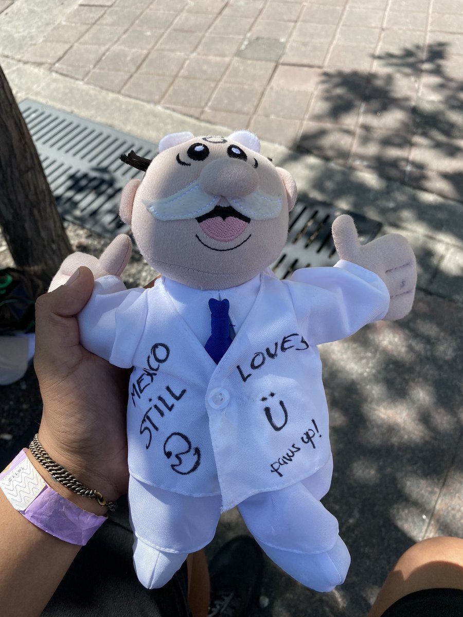 _Richiiex's tweet photo. De Mexico a Toronto!
#TheCromaticaBall @ladygaga #Drsimi https://t.co/a4dp59iyXI
