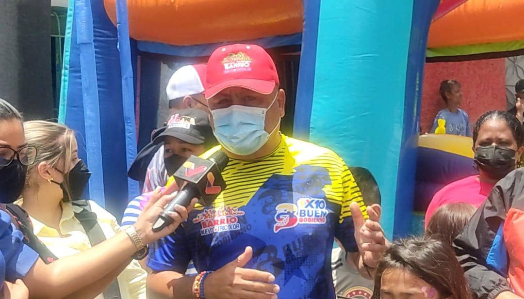 JoseGRozo's tweet photo. Este #SábadoTricolor nos desplegamos junto al Poder Popular en la parroquia San Juan de #Caracas en el sector El Guarataro brindando  atención integral a las familias https://t.co/gsPEmOmIct