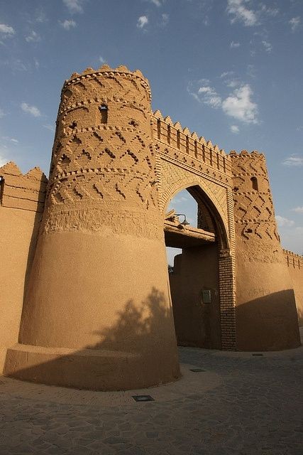 Western gate of old Meybod. Meybod is a major desert city in the Yazd province of Iran.
For more information about traveling Iran please visit our website:👇
bit.ly/3Shb0bw
#Iran #irantravel #traveliran #traveltime #traveling #adventure #Tourism #travel #AdventureTime