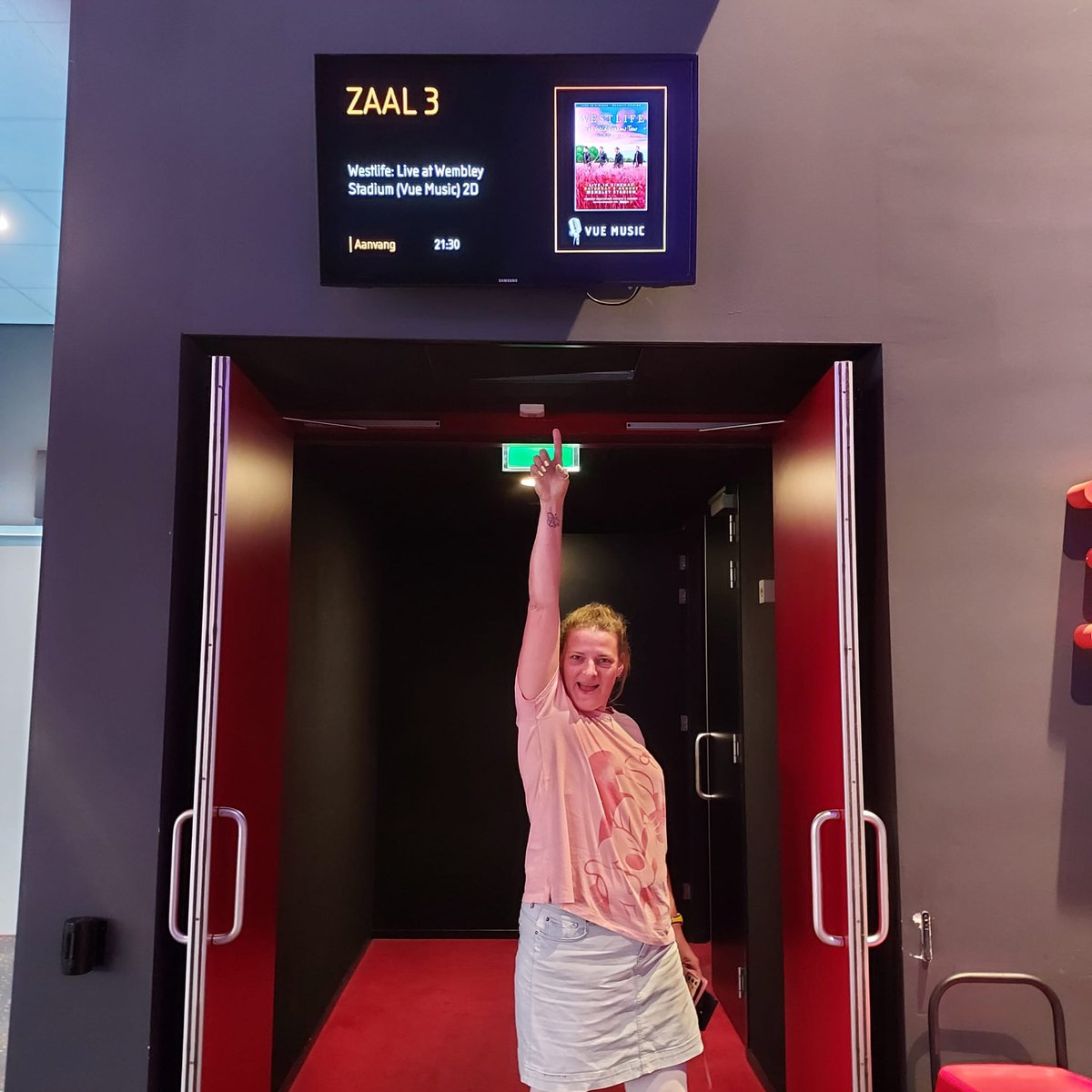 happie81's tweet photo. #WestlifeInCinemas
@westlifemusic 
From Hilversum ( The Netherlands) With love 😘 https://t.co/WwrC3psubZ