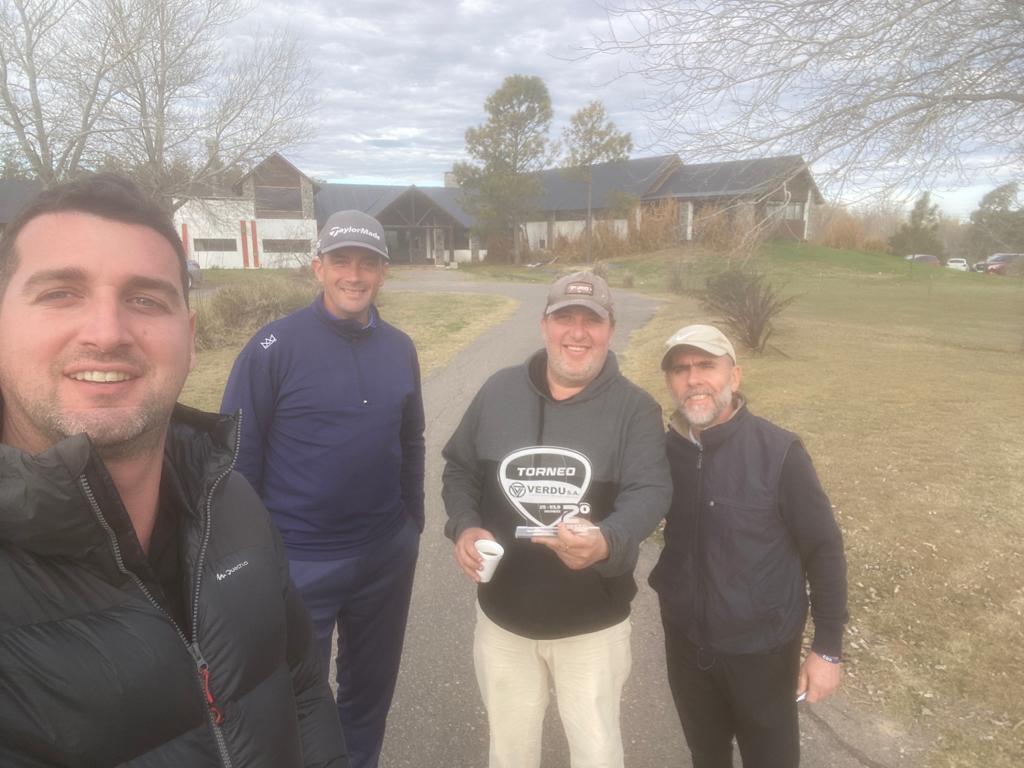 germastrocola's tweet photo. 2do puesto torneo campo timbo. Copa #VERDUS.A. 🏌️♀️ https://t.co/FESvwdV8Oe
