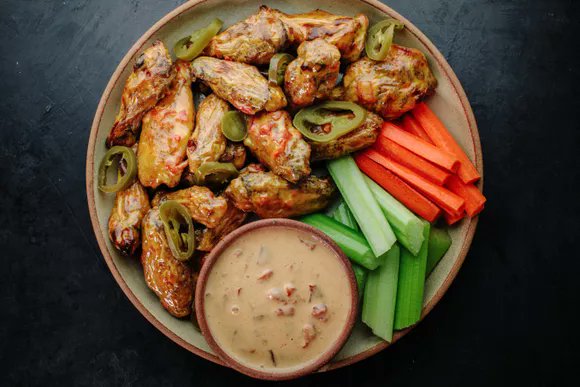 RobinHSpohn's tweet image. Serving these buffalo wings at your next get-together is a good idea. #goodeats #delish  cpix.me/a/150107696