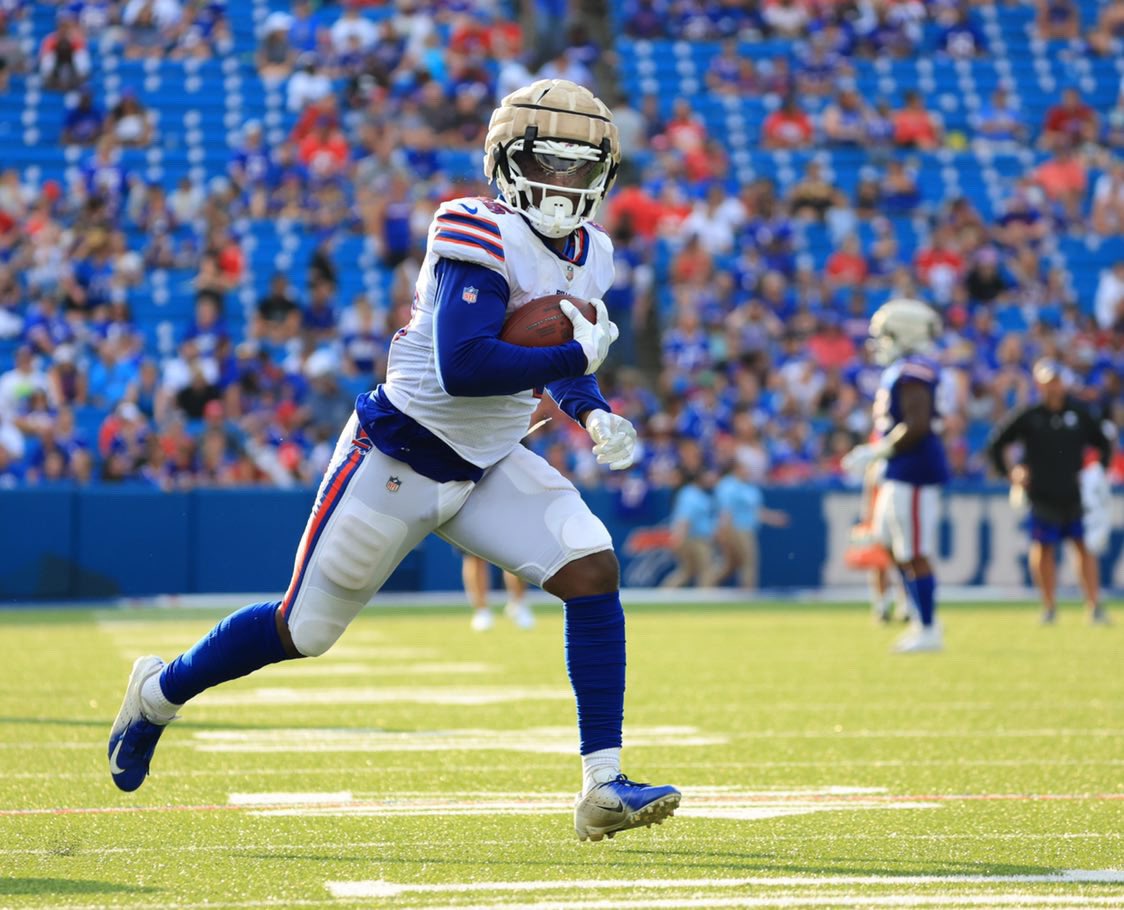 QuintinMorris_'s tweet photo. #BillsMafia would of thought it was a home opener last night ❤️💙 https://t.co/WliifmUO2V