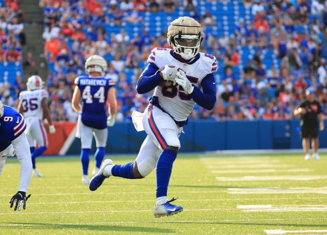 QuintinMorris_'s tweet photo. #BillsMafia would of thought it was a home opener last night ❤️💙 https://t.co/WliifmUO2V